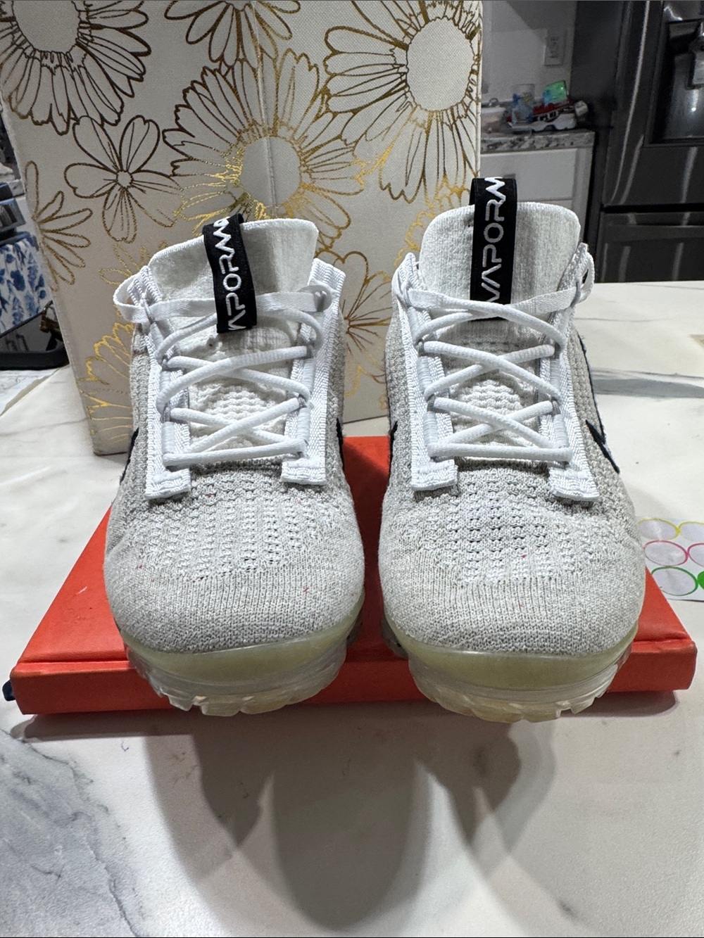 Nike Flyknit VaporMax Sneaker in Light Gray, White, Black 2021 Fk - Picture 2 of 10